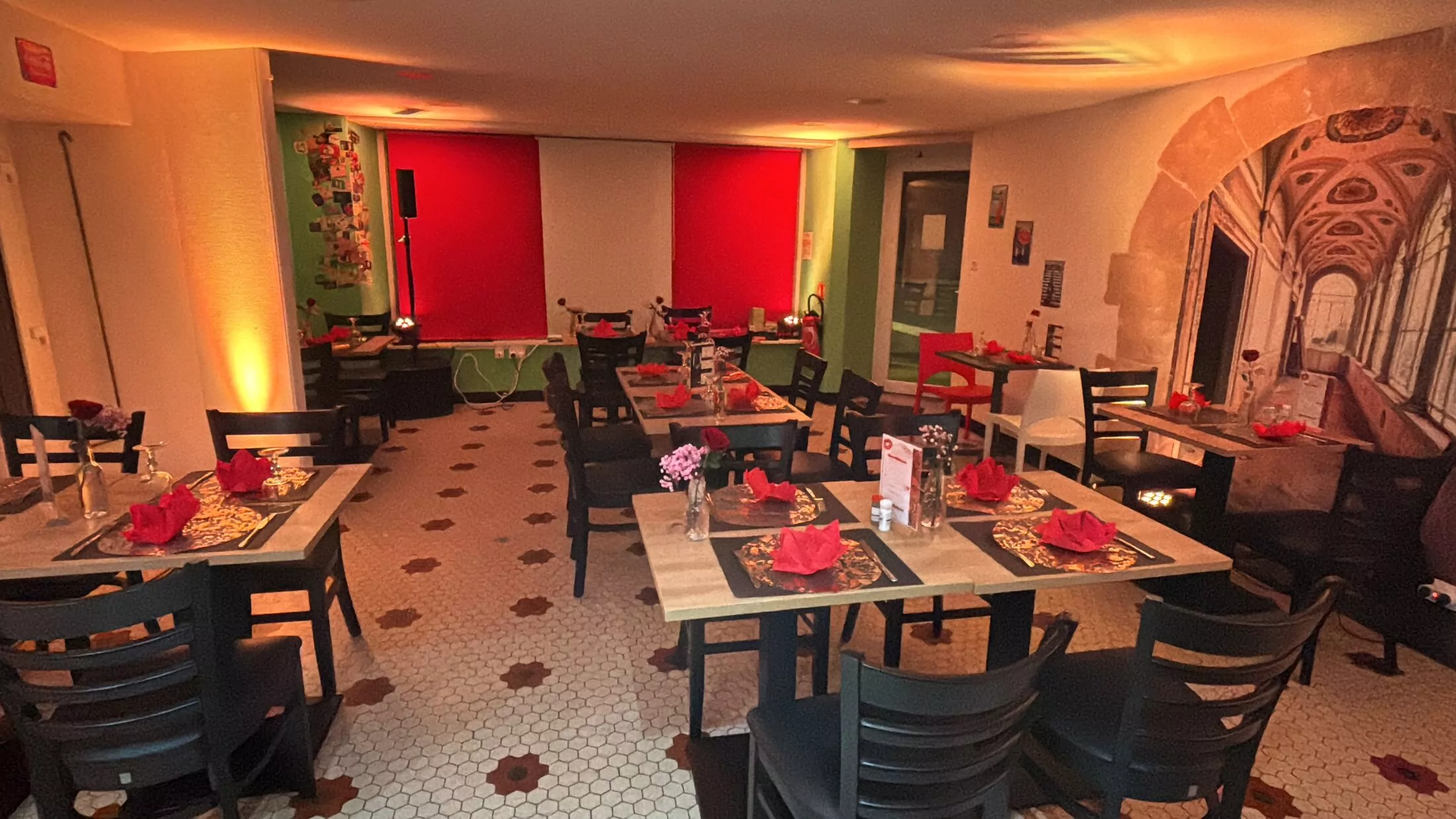 diner-salle-lumiere-du-soir